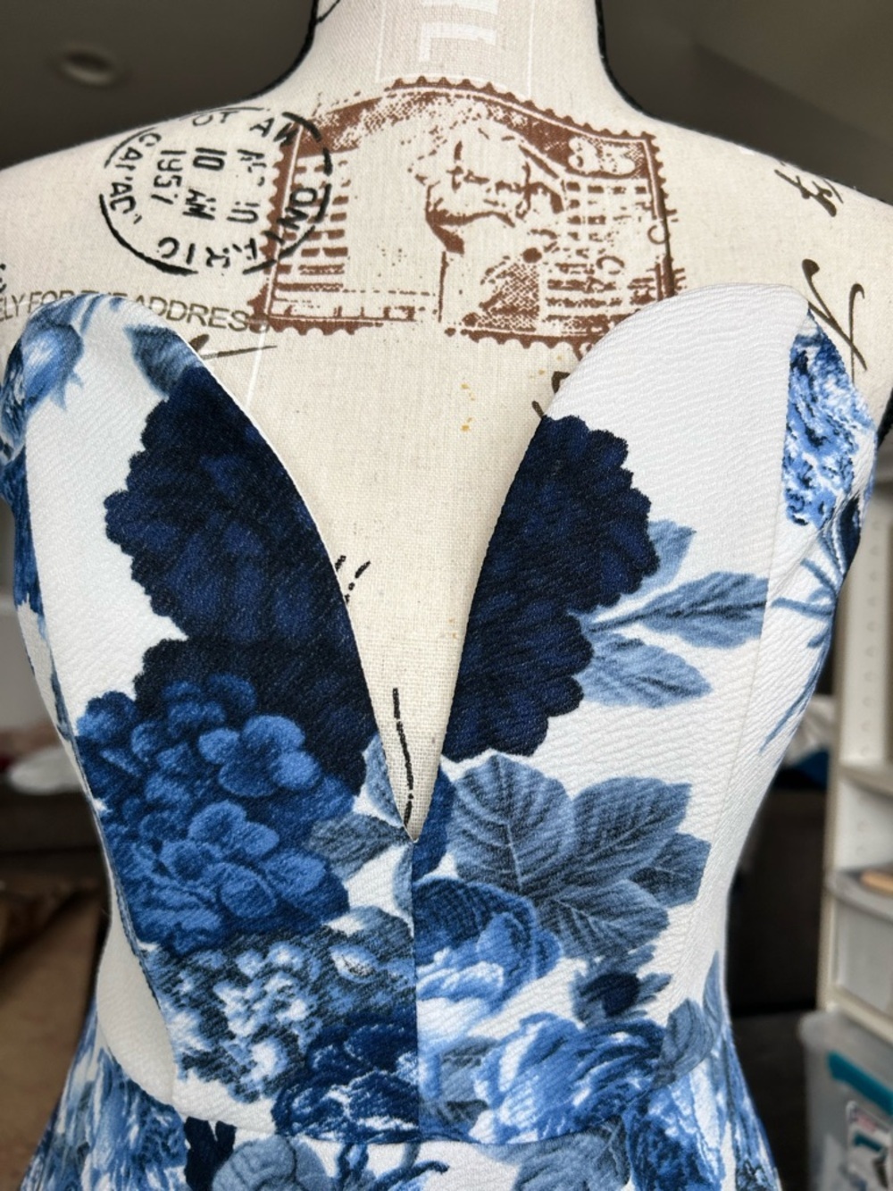 Lulu’s Blue and White Floral Strapless Skater Dress size XS-S - Picture 6 of 10